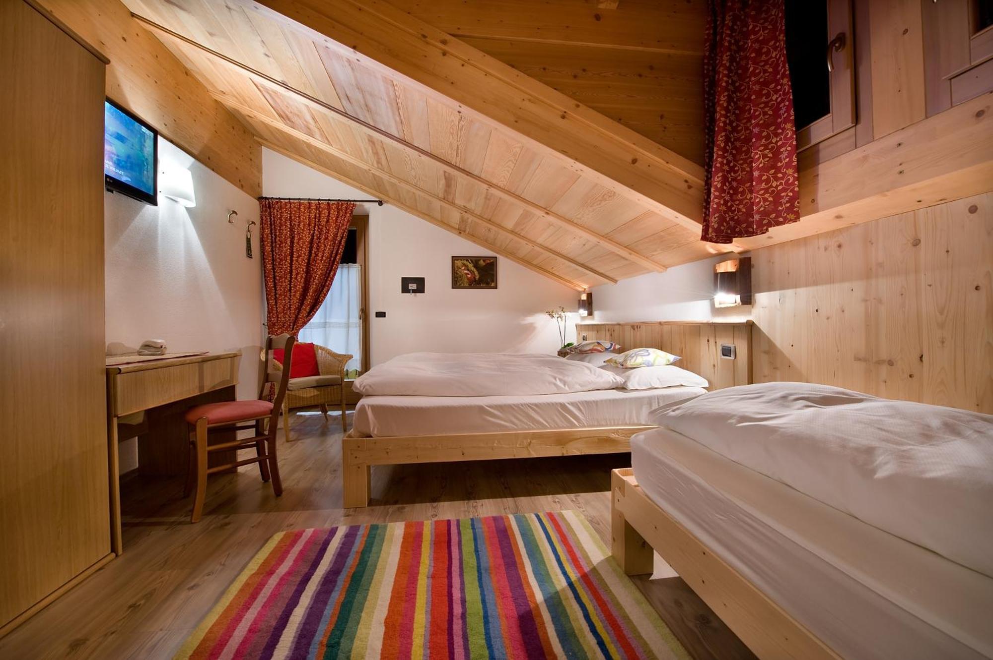 Hotel Alegra リヴィーニョ エクステリア 写真